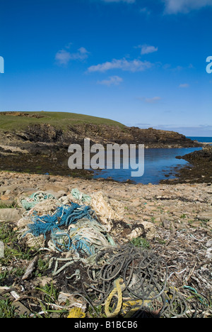 dh Beach FRUBBISH FLOTSAM Royaume-Uni pêche cordes filets lavés à terre Depuis l'océan Atlantique, l'Écosse se débarramasse des débris de mer, déchets de jetées déchets de bateau Banque D'Images