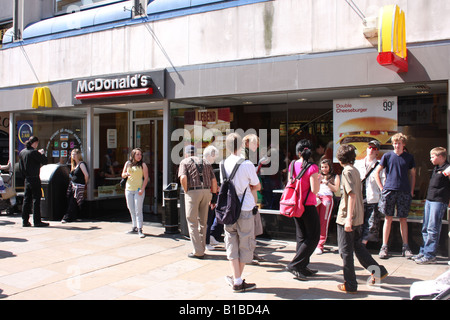 Oxford est occupé d'un restaurant Mcdonald's Banque D'Images
