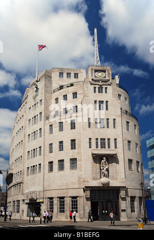 L'AC BBC Broadcasting House, Portland Place, London, en couleur (B&W version disponible) Banque D'Images