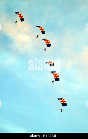 L'équipe de démonstration de parachutisme Falcons RAF à Biggin Hill International Air Fair 2008 Banque D'Images