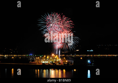 D'artifice de la baie de Douglas. Prises au cours de la TT 2008 festival sur l'île de Man Banque D'Images