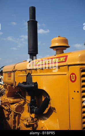 Minneapolis Moline le tracteur à l'Smallwood Vintage Rally Dans Cheshire Banque D'Images