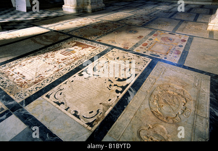 Tombes de familles nobles fixés dans le plancher de l'église de San Giorgio dei Genovesi à Palerme, Sicile, Italie Banque D'Images