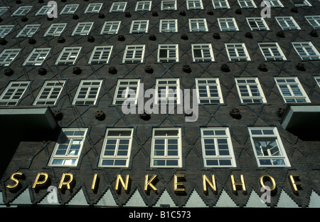 Immeuble de bureaux historique de Hambourg (Allemagne), connu sous le Sprinkenhof, un bâtiment en briques de clinker (1927-1931) architecte Fritz Hoeger Banque D'Images