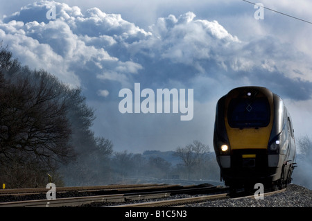 Un East Midlands Trains Midland Mainline Class 222 Meridian train à Ratcliffe sur monter en Bretagne Banque D'Images