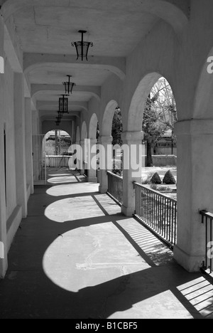 Le presbytère adjacent à San Felipe de Neri Eglise Catholc dans la vieille ville d'Albuquerque au Nouveau Mexique Banque D'Images