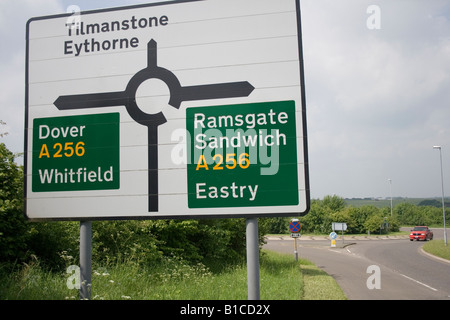 Rond-point Road sign Banque D'Images