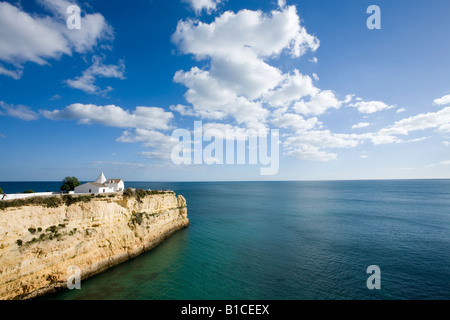 Capela de Nossa Senhora da Rocha entre Praia Senhora da Rocha et Praia Nova Algarve Portugal Banque D'Images