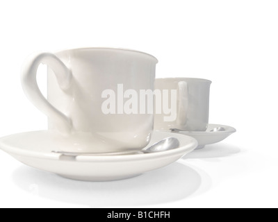 Deux tasses de café blanc isolé sur fond blanc Banque D'Images