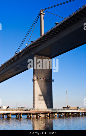 / Structures de ponts. Les ingénieurs travaillent en hauteur sur une jetée de 'Melbourne Westgate Bridge s' l'Australie. Banque D'Images