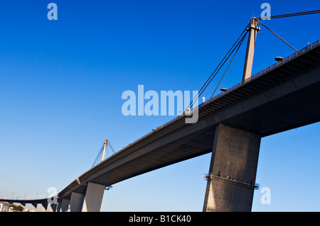 / Structures de ponts. Les ingénieurs travaillent en hauteur sur une jetée de 'Melbourne Westgate Bridge s' l'Australie. Banque D'Images