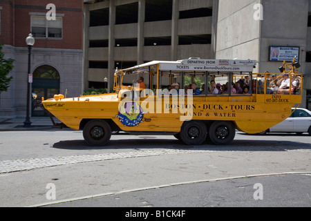 Boston Duck Tours Canards converti LA DEUXIÈME GUERRE MONDIALE transports amphibies DUKW Banque D'Images