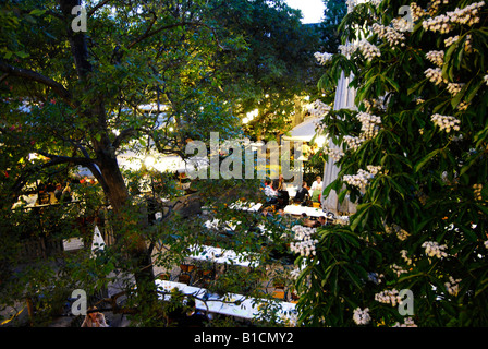 Jardin de bière Schweizerhaus au parc d'attractions, Wiener Prater de Vienne, Autriche Banque D'Images