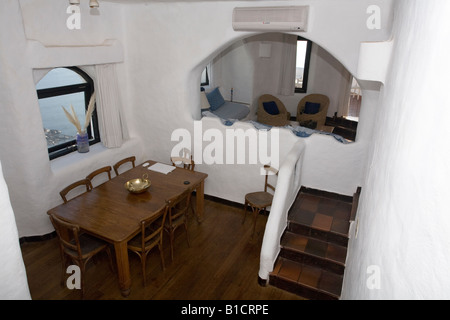 Détail de l'intérieur de l'un des appartements de Casapueblo Punta del Este en Uruguay. Salon et salle à manger. Banque D'Images