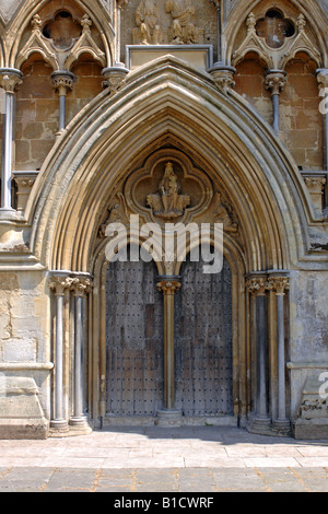 Détail architectural sur la façade ouest de la cathédrale de la ville de Somerset Banque D'Images