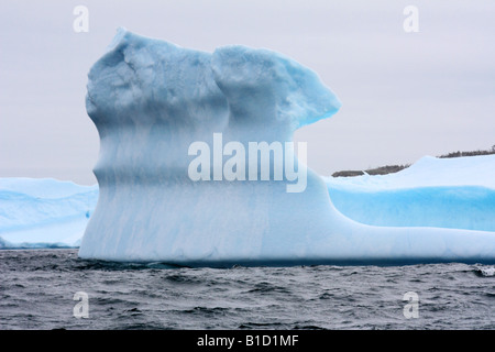 Icebergs géants flottant sur l'océan Atlantique au large de Terre-Neuve saccadée coast Banque D'Images