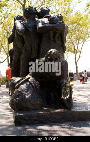 Statue en bronze commémorant les immigrants dans le USA, dans Battery Park, New York Banque D'Images