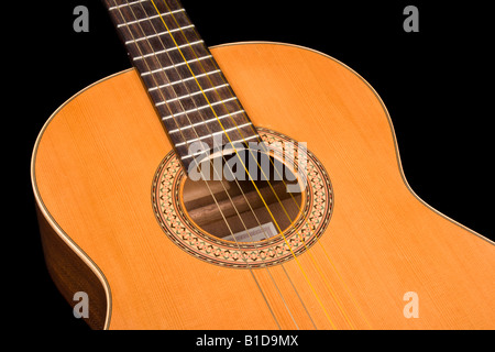 Guitare classique close up sur fond sombre Banque D'Images