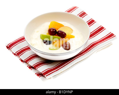 Le yogourt garni de fruits Banque D'Images