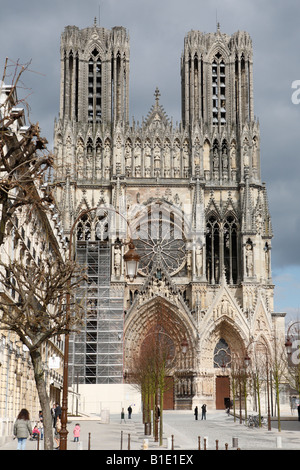 Portail ouest de la cathédrale Notre-Dame à Reims, Champagne, France Banque D'Images