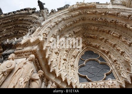 Portail ouest de la cathédrale Notre-Dame à Reims, Champagne, France Banque D'Images