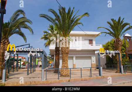 McDonald's fermé à Malia sur l'île grecque de Crète Méditerranée Banque D'Images