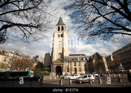 Église Saint-Germain-des-Prés vu de la place Saint-Germain-des-Prés, Paris, France Banque D'Images