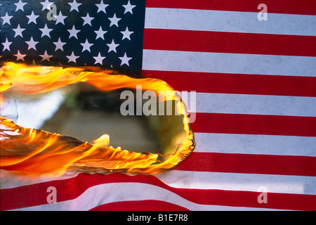 Close Up de brûler le drapeau américain USA Banque D'Images