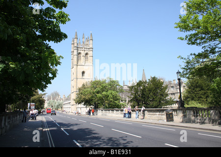 La Tour-de-la-Madeleine sur l'Oxford High Street UK Banque D'Images