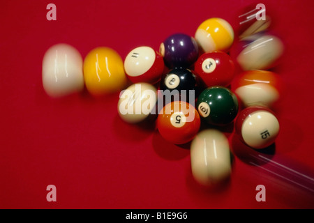 De Gros plan sur red boules de billard table de billard blurred USA Banque D'Images