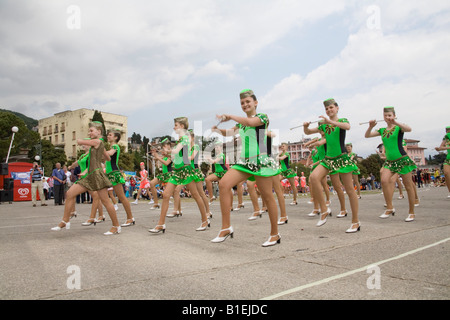 Opatija Istrie Croatie Europe peut une équipe de filles de République tchèque en compétition dans le Festival International de Majorette Banque D'Images