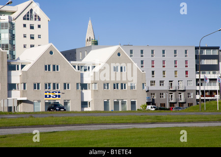 Les bâtiments modernes sur l'harbourside à Reykjavik, Islande Banque D'Images