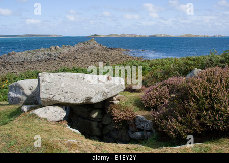 Moins Innisidgen chambre funéraire, St Mary's, Îles Scilly Banque D'Images