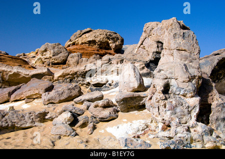 Les caractéristiques géologiques de la montagne de cristal noir dans le désert de l'ouest de l'Egypte Banque D'Images