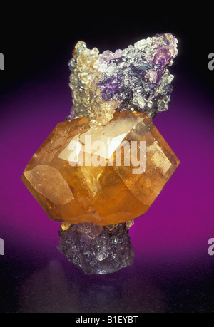 Cristal de calcite avec fluorite Banque D'Images