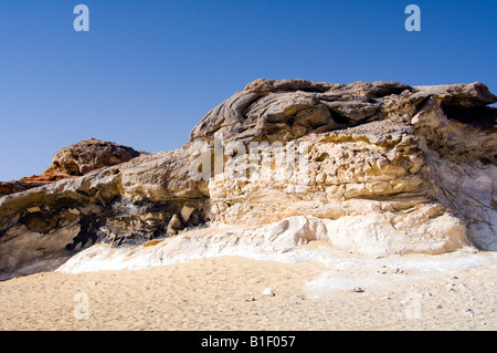 Les caractéristiques géologiques de la montagne de cristal noir dans le désert de l'ouest de l'Egypte Banque D'Images