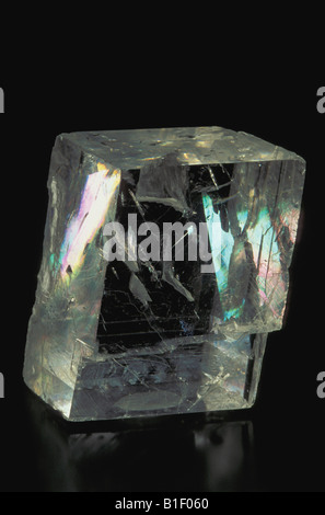 Calcite Islande Spar avec des couleurs de réfraction de la lumière, par Mark Schneider/Dembinsky photo Assoc Banque D'Images