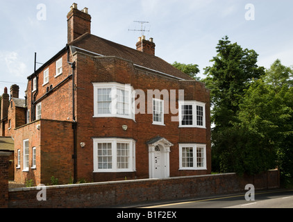 Une superbe construction traditionnel en brique rouge de style géorgien dans la vieille ville de Beaconsfield, Buckinghamshire, UK Banque D'Images