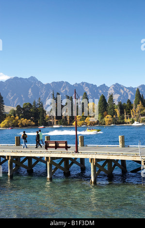 Jetée de touristes sur le lac Wakatipu et les Remarkables Otago Queenstown ile sud Nouvelle Zelande Banque D'Images