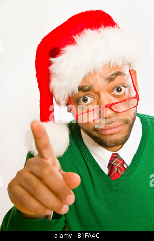 African man wearing Santa Claus hat Banque D'Images