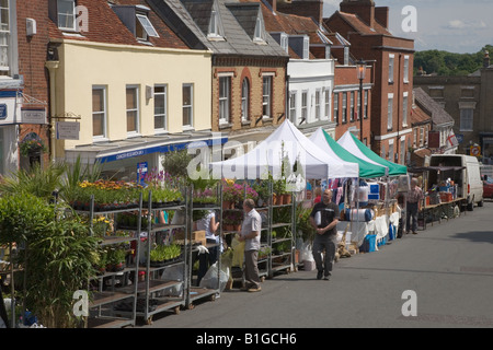 Marché le samedi à Lymington town Hampshire Banque D'Images