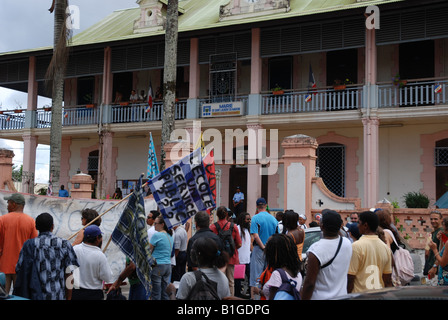 Les enseignants en grève en face de la mairie à St Laurent du Maroni Guyane Française Banque D'Images