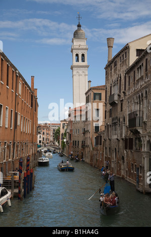 Gondoles sur le Rio del Greci à Venise Banque D'Images