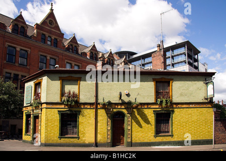 Détail architectural, Peveril Of The Peak, public house, Great Bridgewater Street, Manchester, UK Banque D'Images