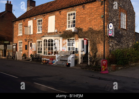 Le magasin général Castlegate boulangerie et café sous licence dans le village de Castle Acre West Norfolk Angleterre Banque D'Images