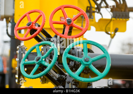 Le distributeur de carburant à double coque barge. Banque D'Images