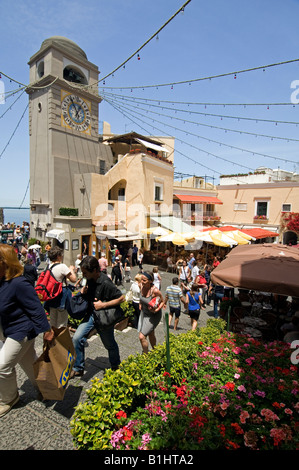 La place principale de la ville de Capri sur l'île de Capri au large de Sorrento dans la baie de Naples Italie Banque D'Images