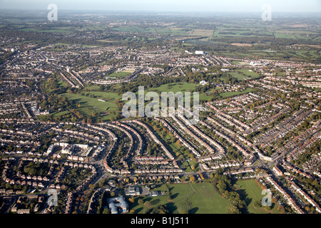 Vue aérienne au nord-ouest de Brunswick Park Junior et petite école Pymme s Brook Oak Hill Park banlieue London Southgate Banque D'Images