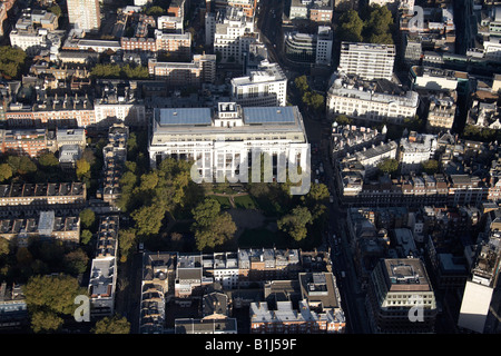 Vue aérienne au nord-est de Victoria House Bloomsbury Square Gardens et l'intérieur des bâtiments de la ville Londres WC1 England UK Banque D'Images