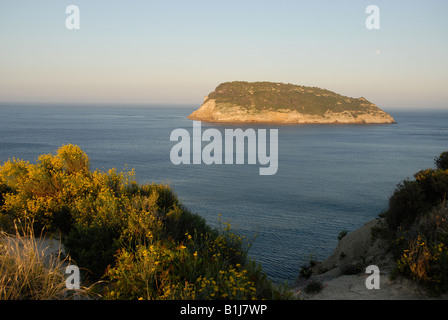 Vue depuis Cabo de San Martin de l'île de Portichol, Javea, Alicante Province, Comunidad Valenciana, Espagne Banque D'Images